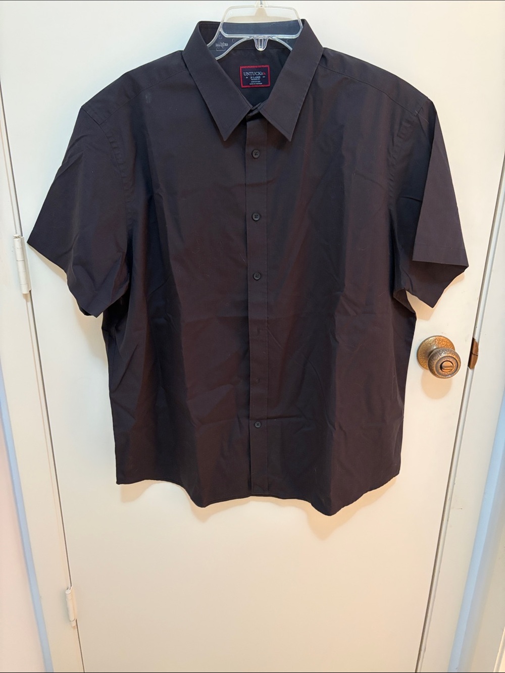 UNTUCKit Men's Short-Sleeve Button-Down Shirt in Black